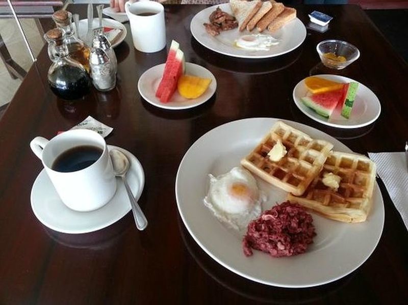 둘치니아 호텔 앤 스위트 막탄 외부 사진